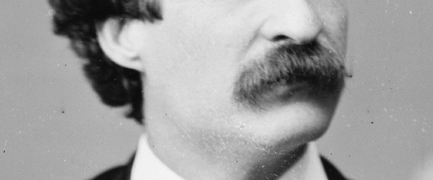 Mark_Twain_Brady Handy_photo_portrait_Feb_7_1871_cropped